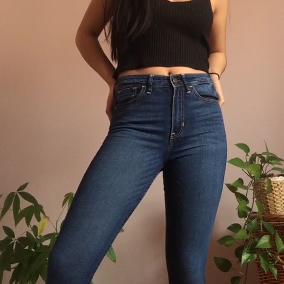 Charli D’amelio looking ass skinny jeans - Picture 2 of 4